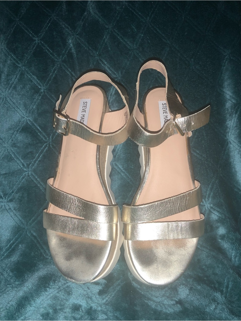 Steve Madden KeyKey Gold Metallic Shiny Platform Sandals 10M worn once